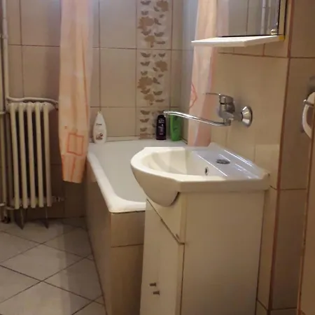 Apartment Budget-friendly 2br Near Mamaia With Free Ac *